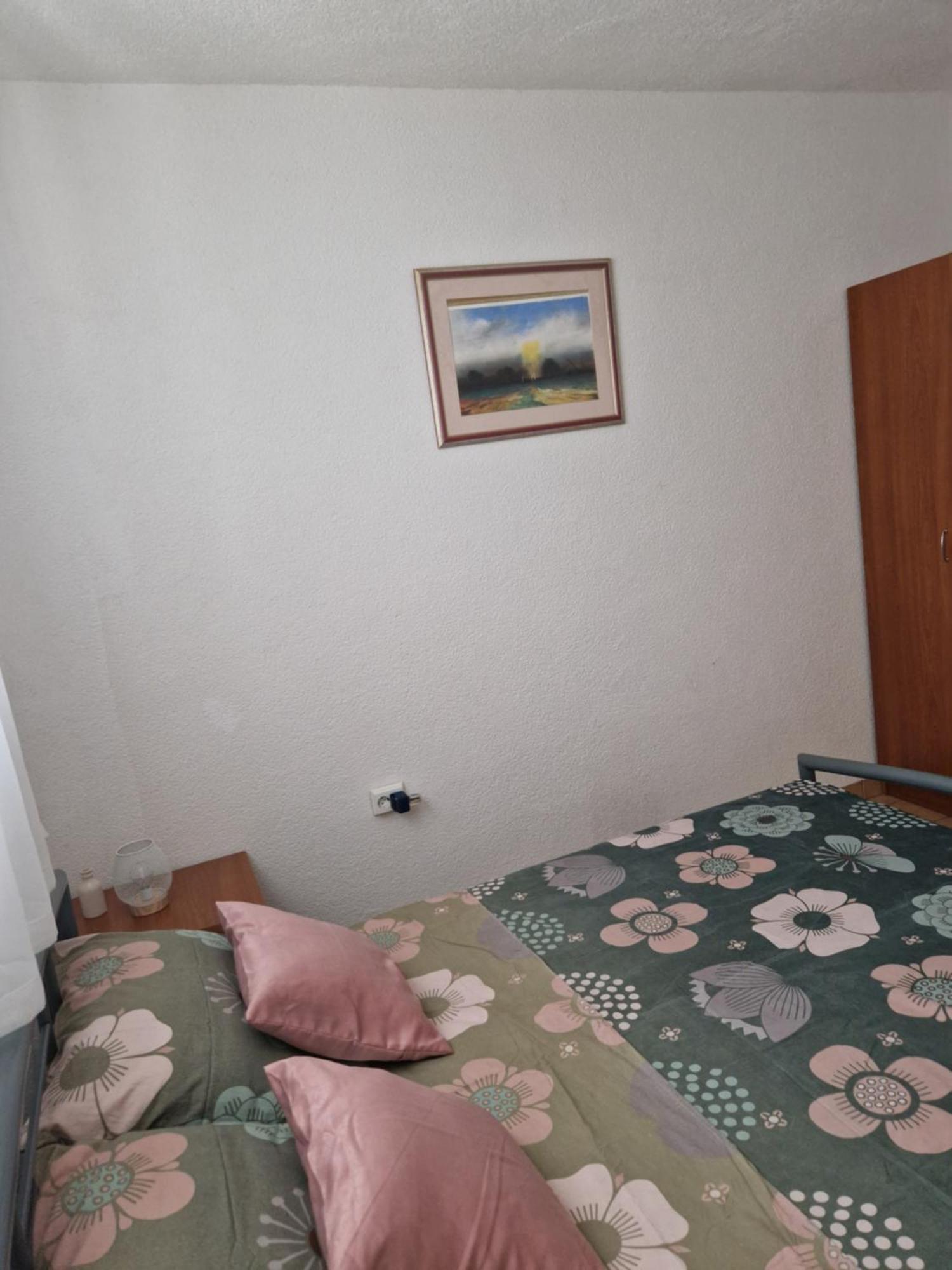 Eden Apartment *