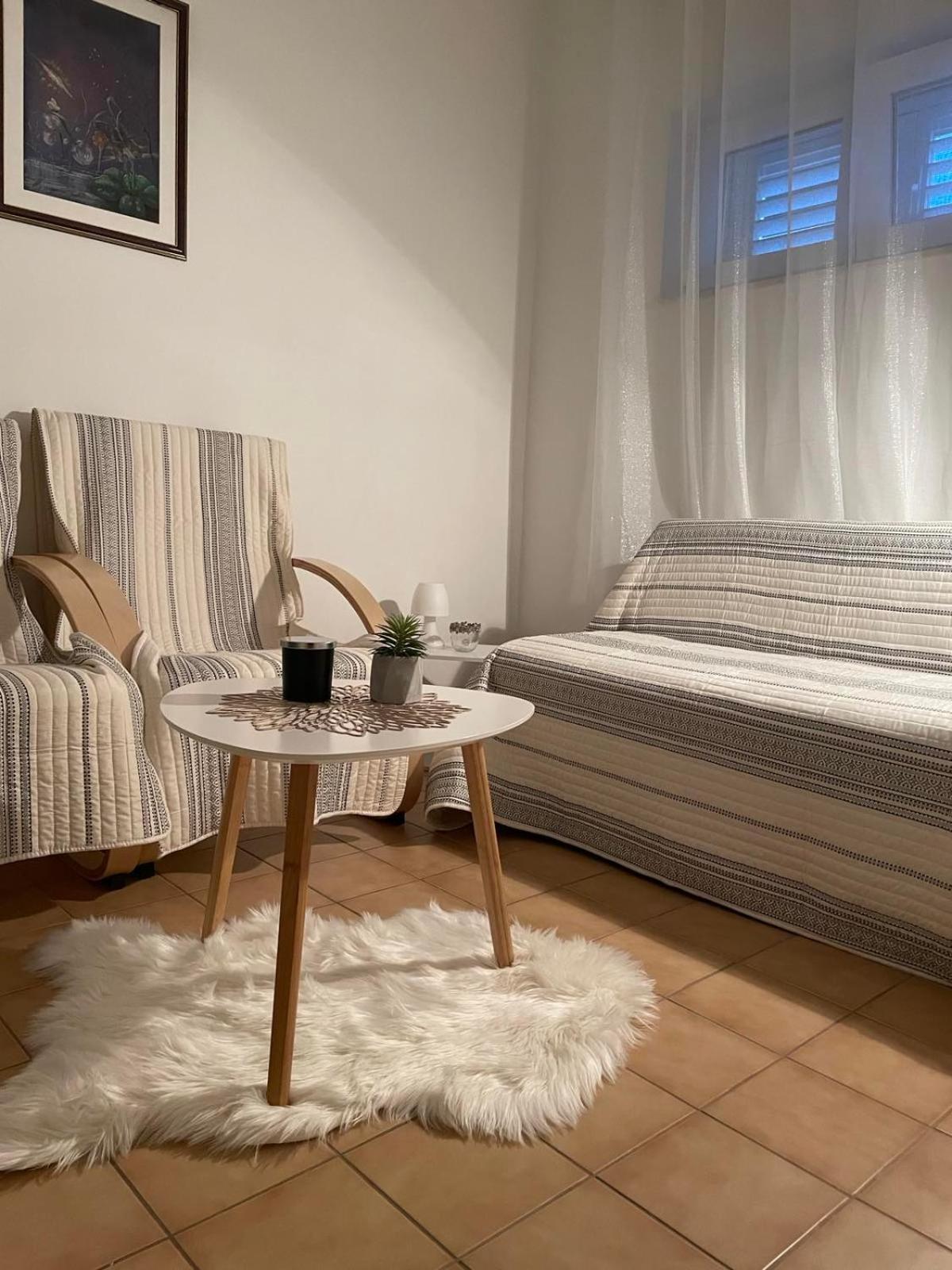 Eden Apartment *