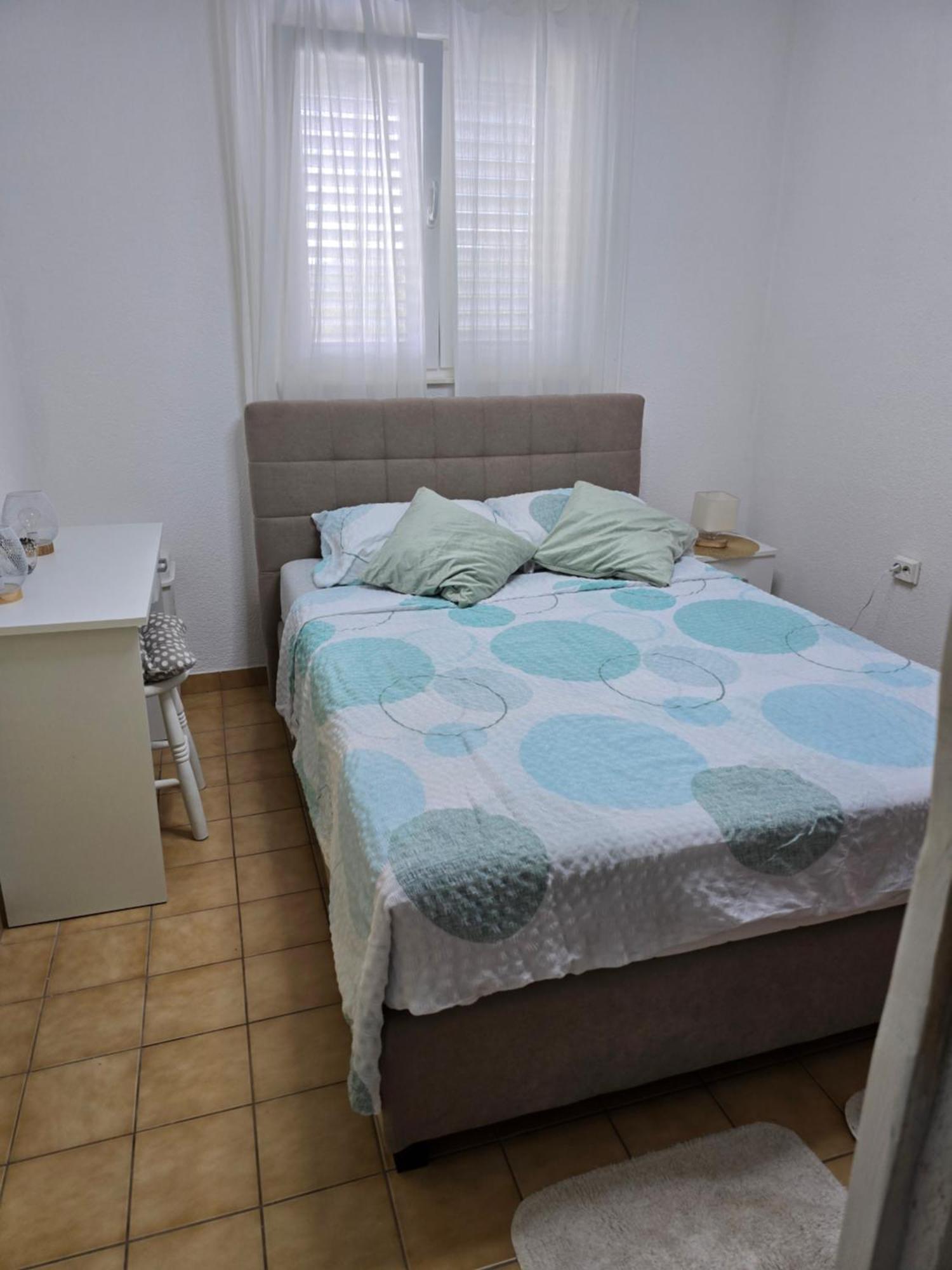 Eden Apartment *